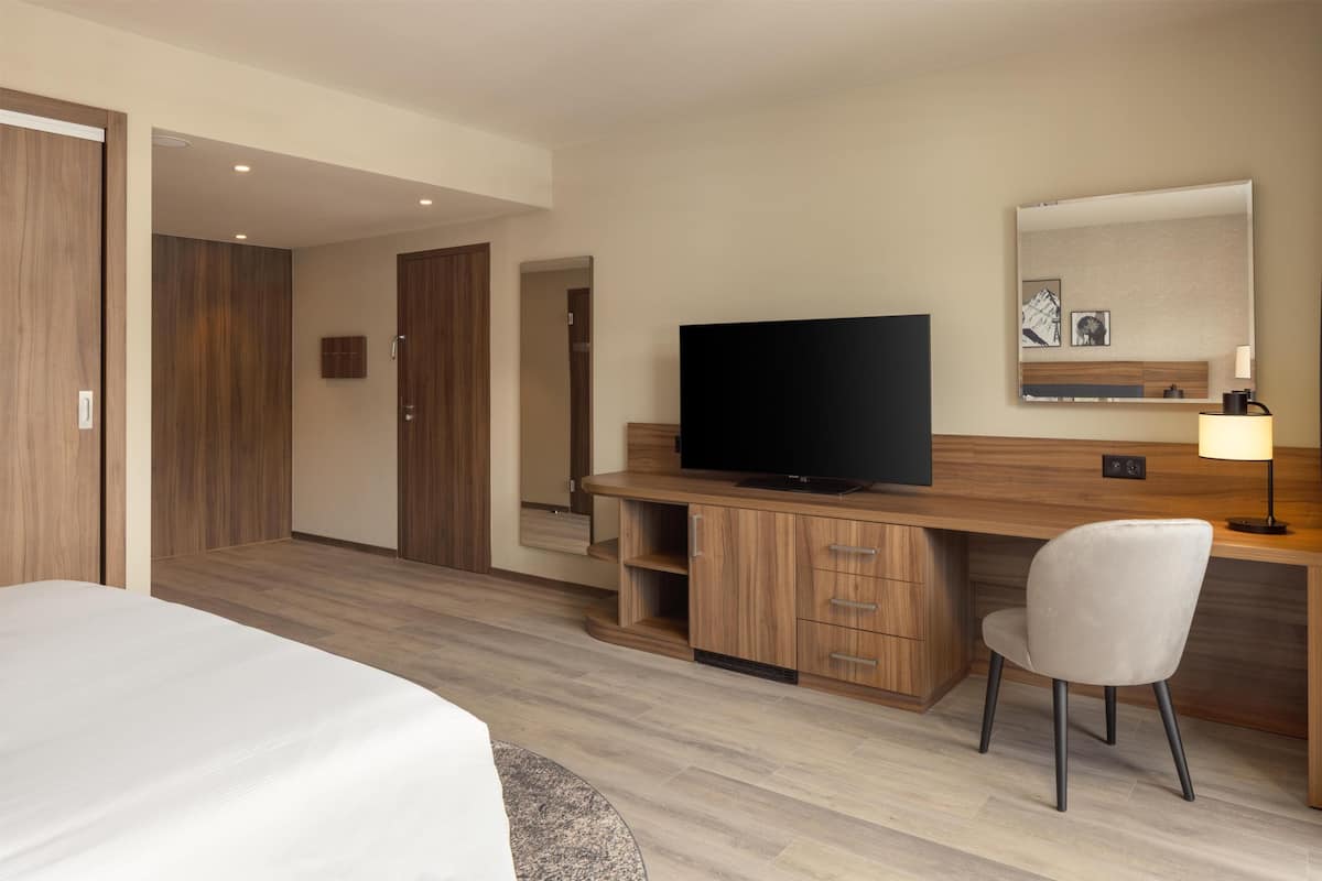 Habitación, 1 cama King size, con acceso para personas discapacitadas | Camas Select Comfort, caja de seguridad en la habitación y escritorio