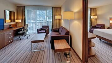 Junior Suite, 1 King Bed | Select Comfort beds, in-room safe, desk, laptop workspace
