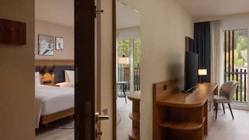 Camera familiare, 1 letto queen, camere comunicanti | Materassi Select Comfort, una cassaforte in camera, una scrivania