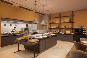 Daily buffet breakfast for a fee - Hilton Garden Inn Davos (Davos)