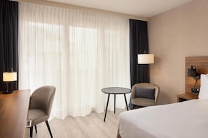 Junior Suite, 1 King Bed | Select Comfort beds, in-room safe, desk, laptop workspace - Hilton Garden Inn Davos (Davos)