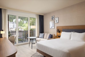 Select Comfort beds, in-room safe, desk, laptop workspace - Hilton Garden Inn Davos (Davos)