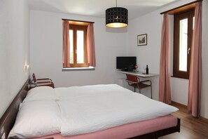 Minibar, coffre-fort, bureau, accès au Wi-Fi (inclus)