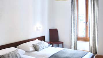 Classic Tek Büyük Yataklı Oda | Minibar, odada kasa, masa, ücretsiz kablosuz İnternet