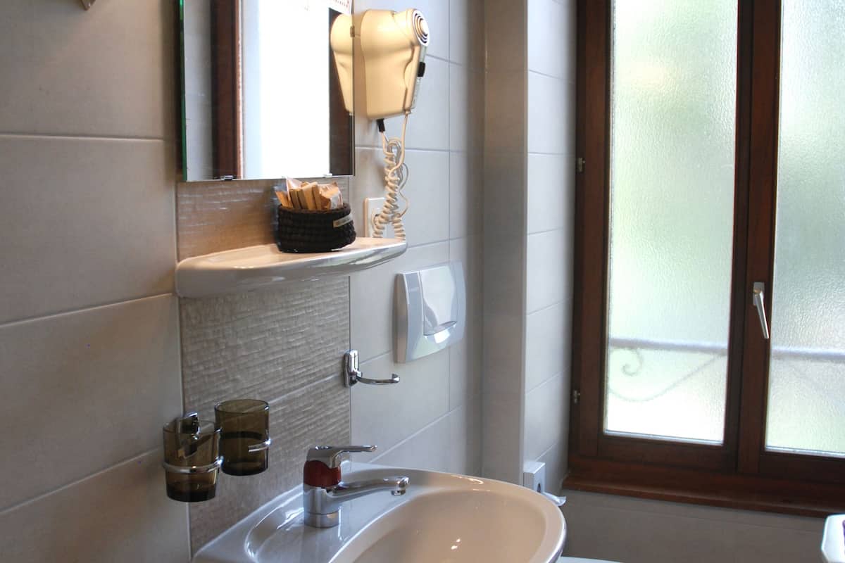 superior double room | bathroom | shower, free toiletries, hair dryer, towels