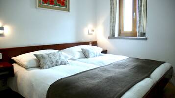 Minibar, in-room safe, desk, free WiFi