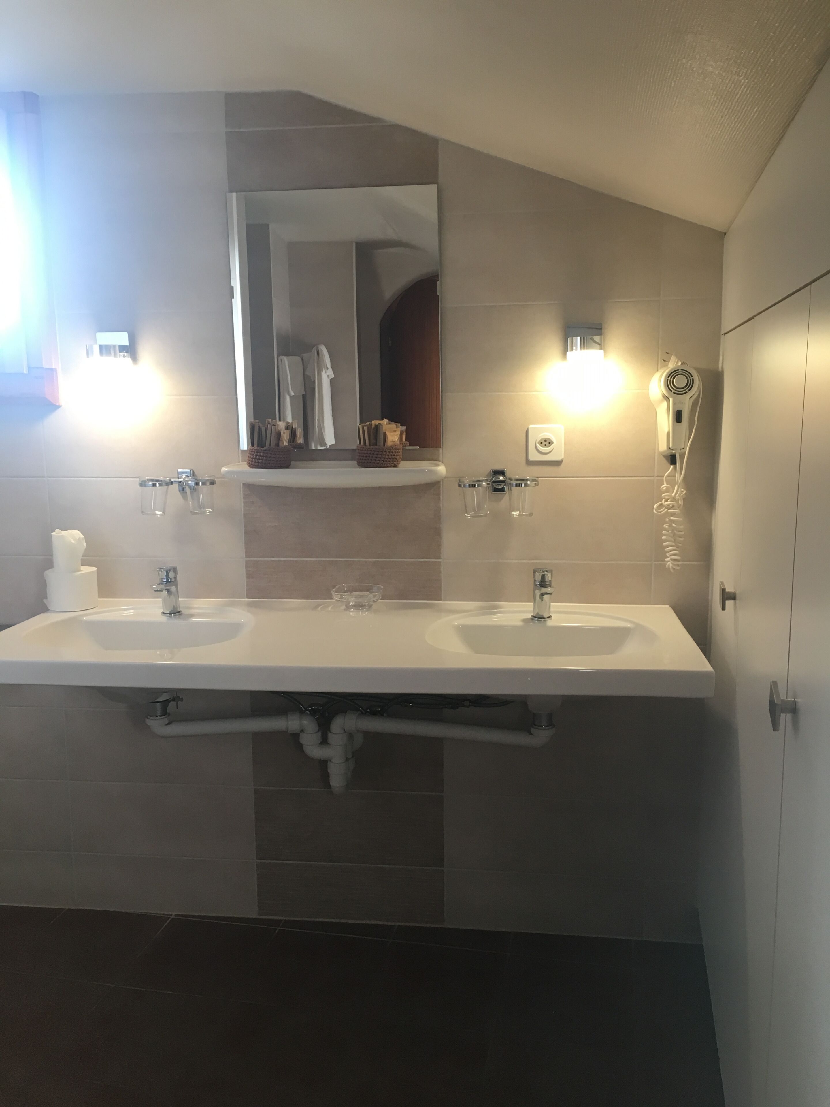 studio | bathroom | shower, free toiletries, hair dryer, towels