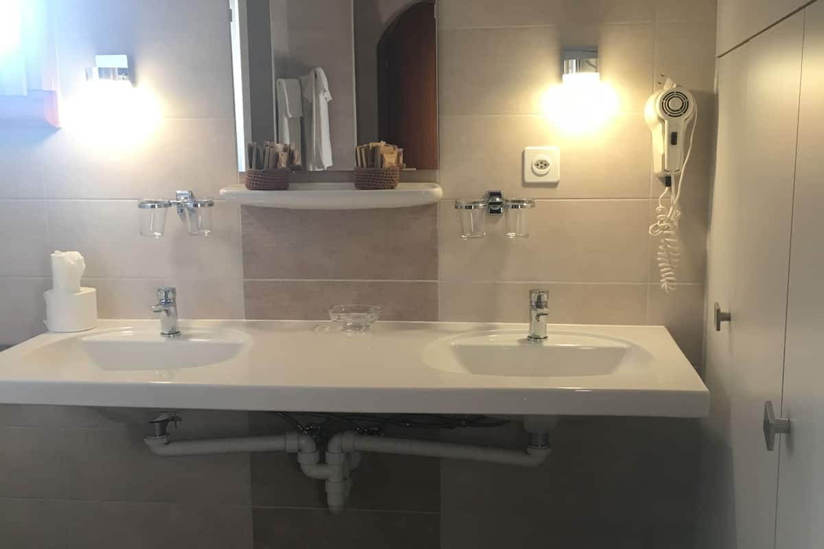 studio | bathroom | shower, free toiletries, hair dryer, towels