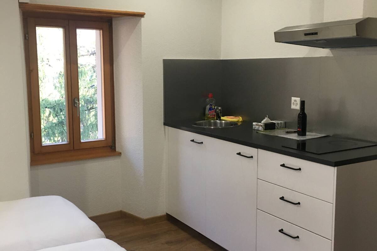 studio | private kitchenette | cookware/dishes/utensils