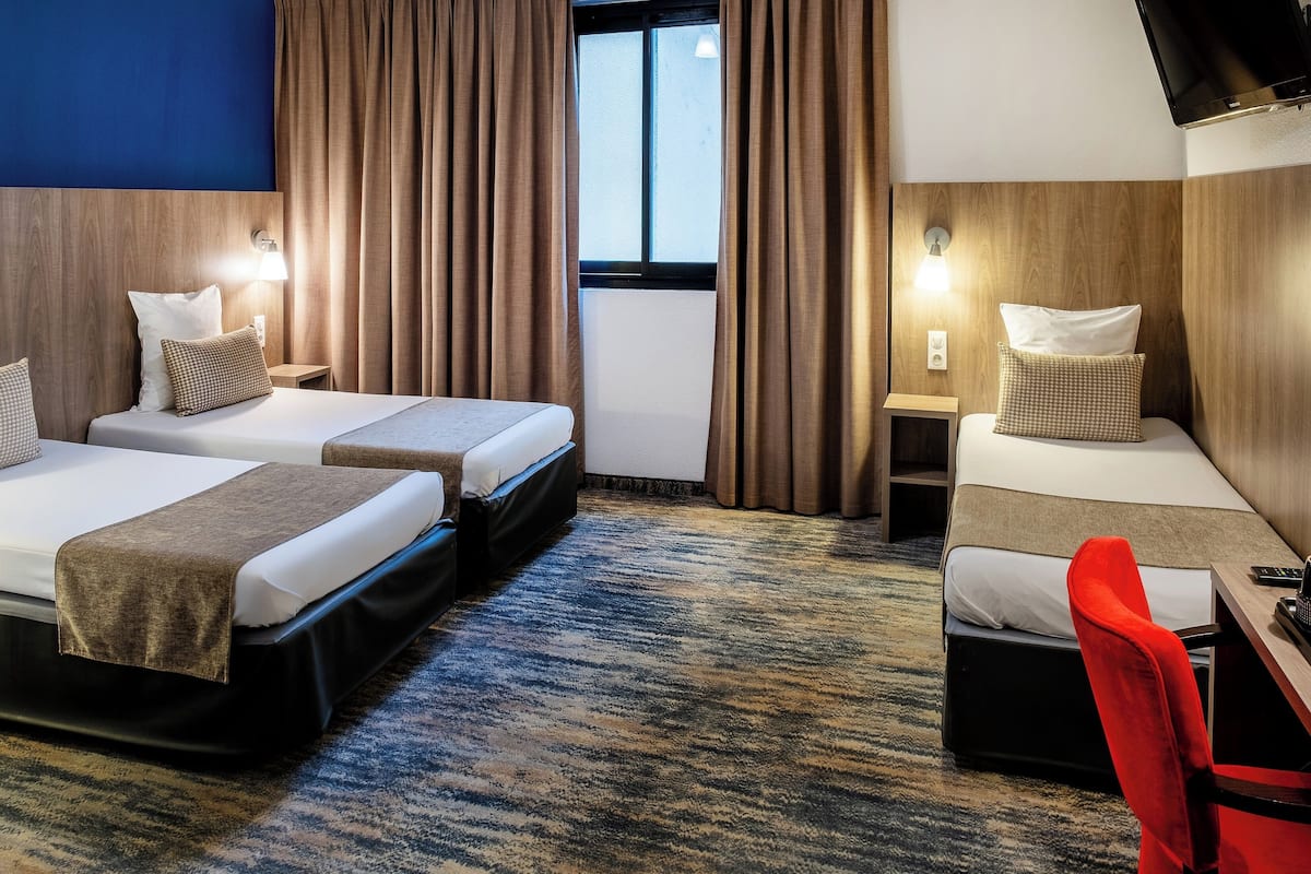 Standard Triple Room | Minibar, in-room safe, desk, blackout drapes