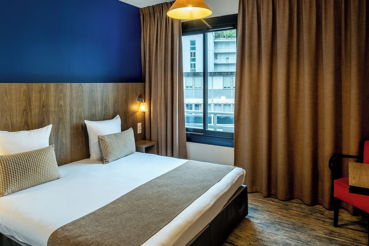 Minibar, in-room safe, desk, blackout drapes
