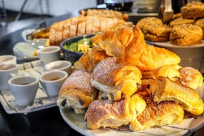 Desayuno buffet todos los días (con cargo)