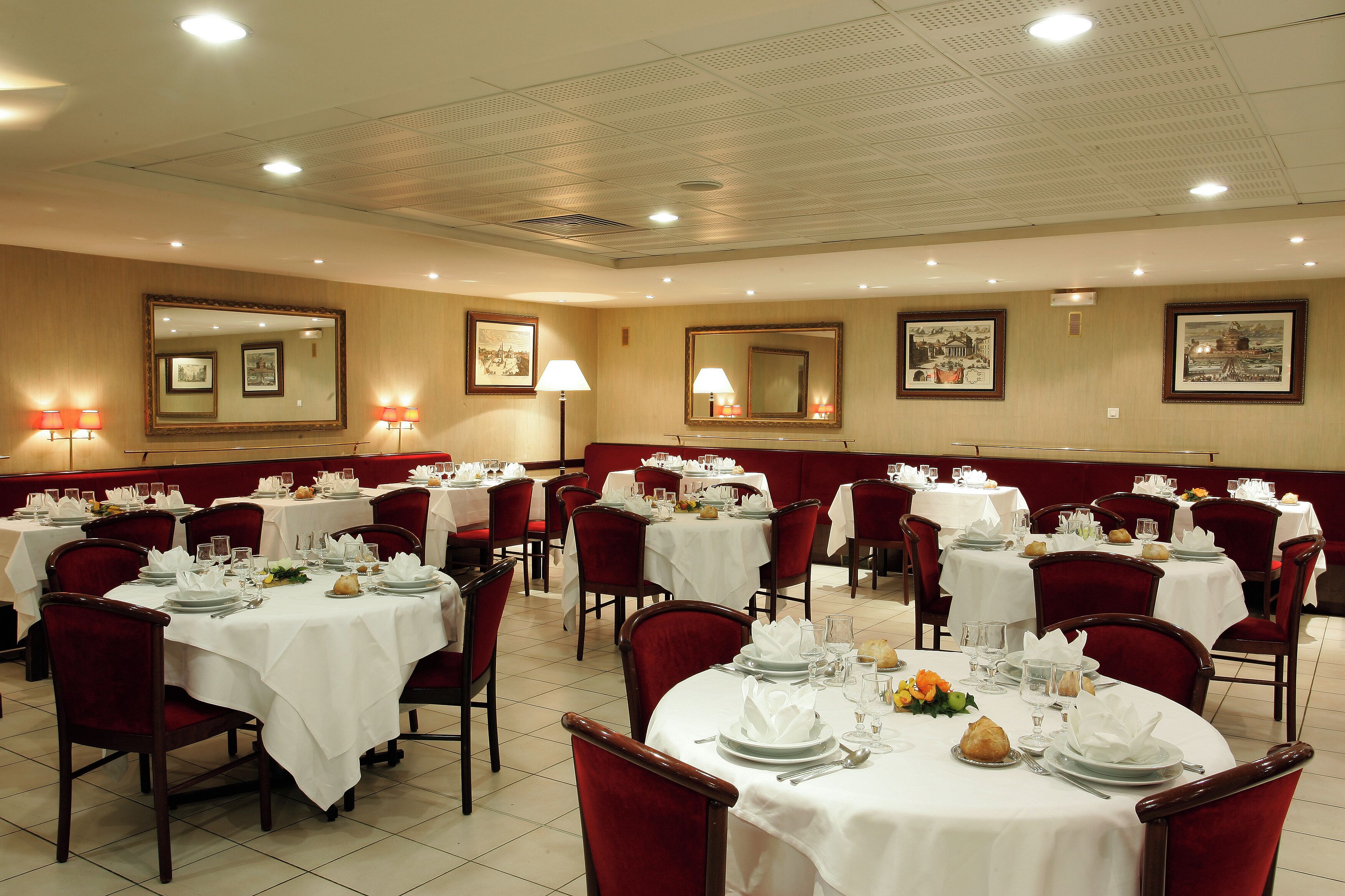 2 restaurants, breakfast served