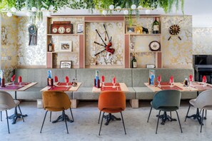 2 restaurants; breakfast, lunch and dinner served  - Hotel La Solitude (Lourdes)