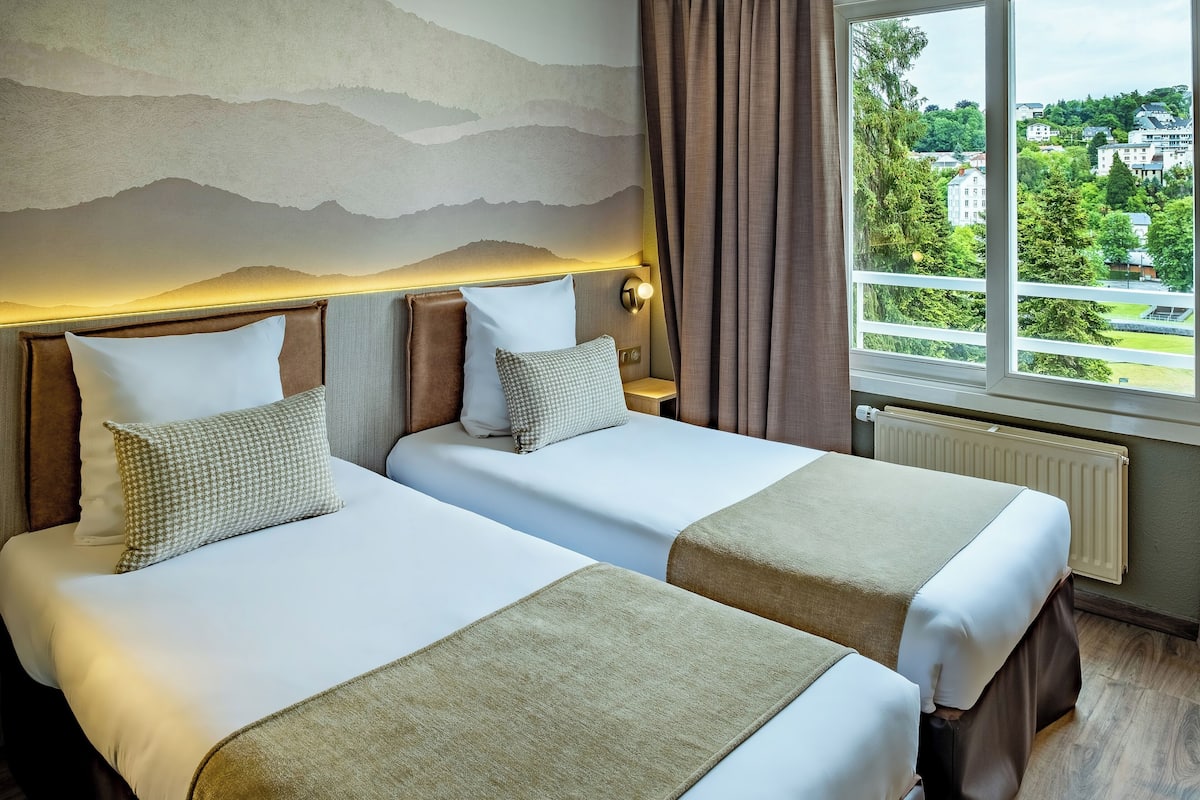 comfort double or twin room | 1 bedroom, in-room safe, blackout curtains, soundproofing