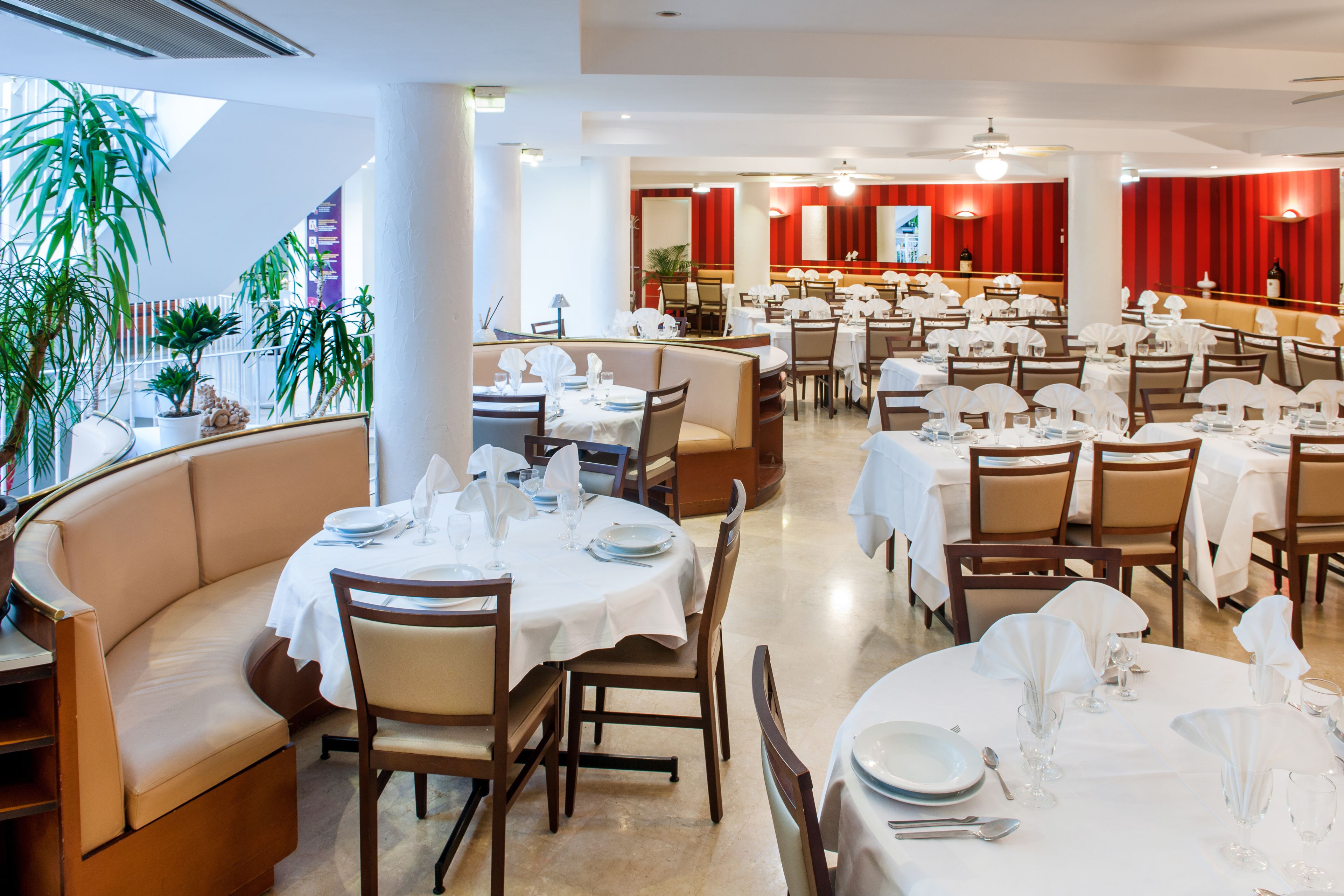 Breakfast, lunch and dinner served