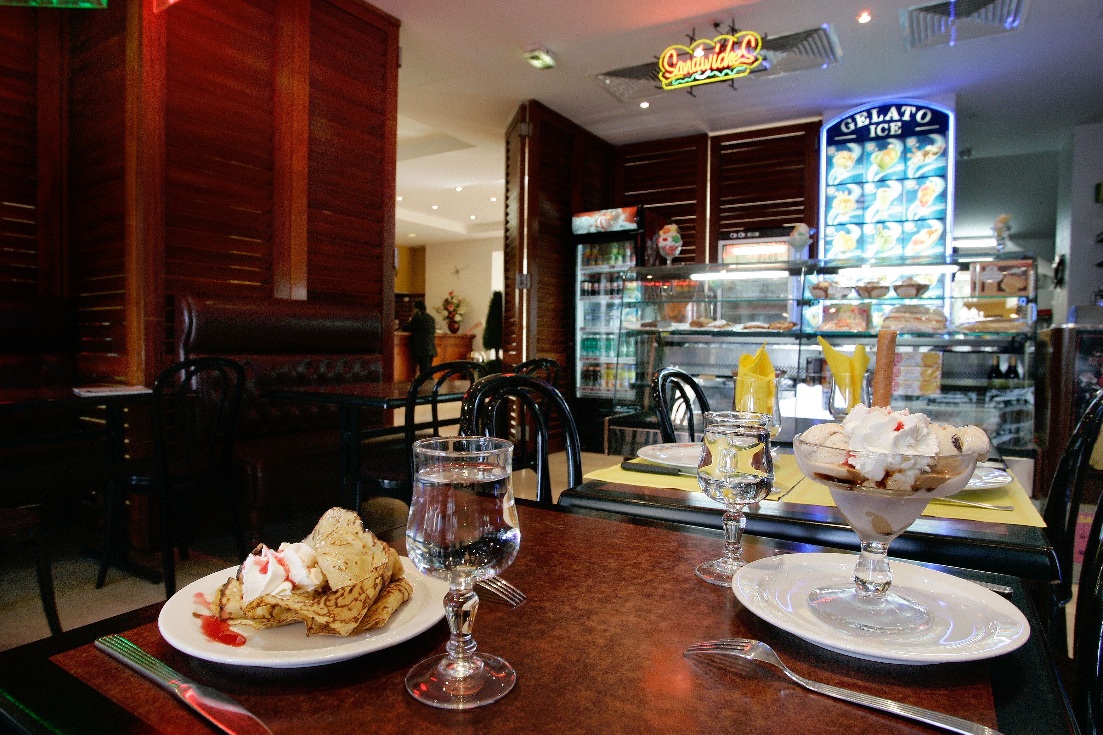 Petit déjeuner buffet (14 EUR par personne)