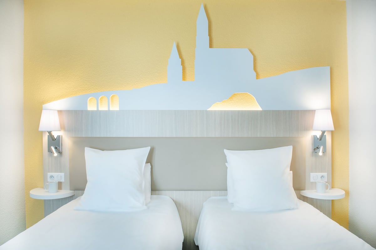 ตู้นิรภัยในห้องพัก, โต๊ะทำงาน, ห้องเก็บเสียง, Wi-Fi ฟรี
