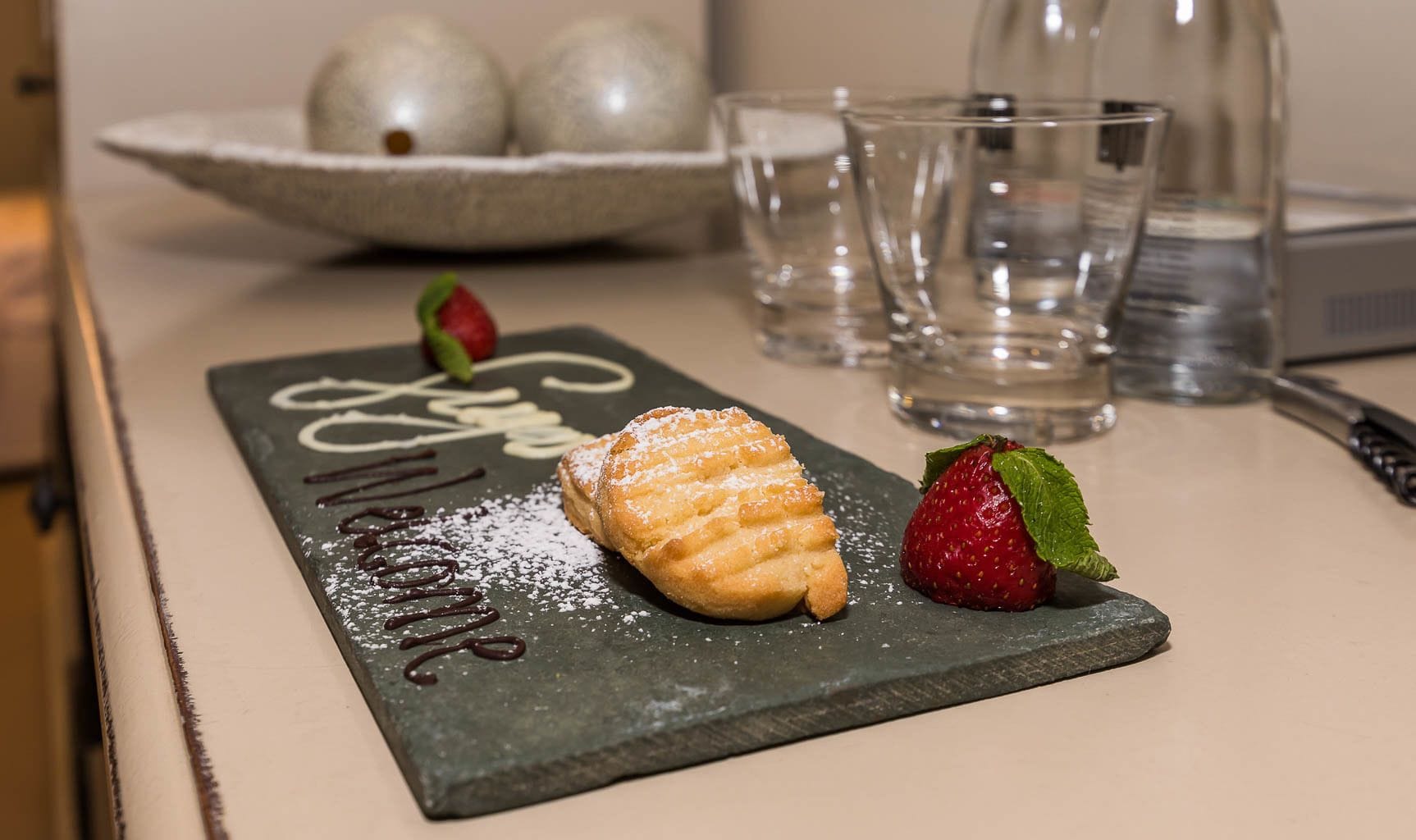 deluxe king | in-room safe, iron/ironing board, free wifi, bed sheets