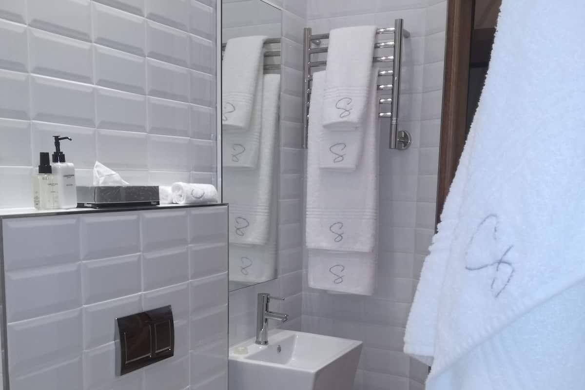 In-room safe, iron/ironing board (on request), WiFi (free), bed sheets