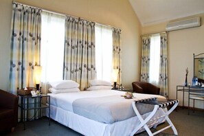 In-room safe, iron/ironing board, WiFi - De Kraal Estate (Stellenbosch)