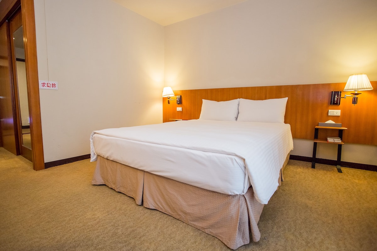 Comfort Double Room, Accessible | Premium bedding, down duvets, pillow-top beds, minibar