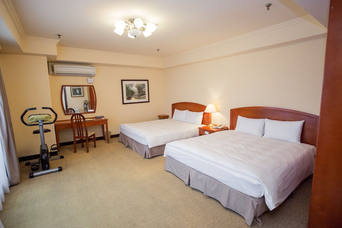 Family Suite | Premium bedding, down duvets, pillow-top beds, minibar