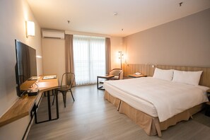 Standard Double Room | Premium bedding, down comforters, pillowtop beds, minibar - Jiuwu Hotel (Luodong)