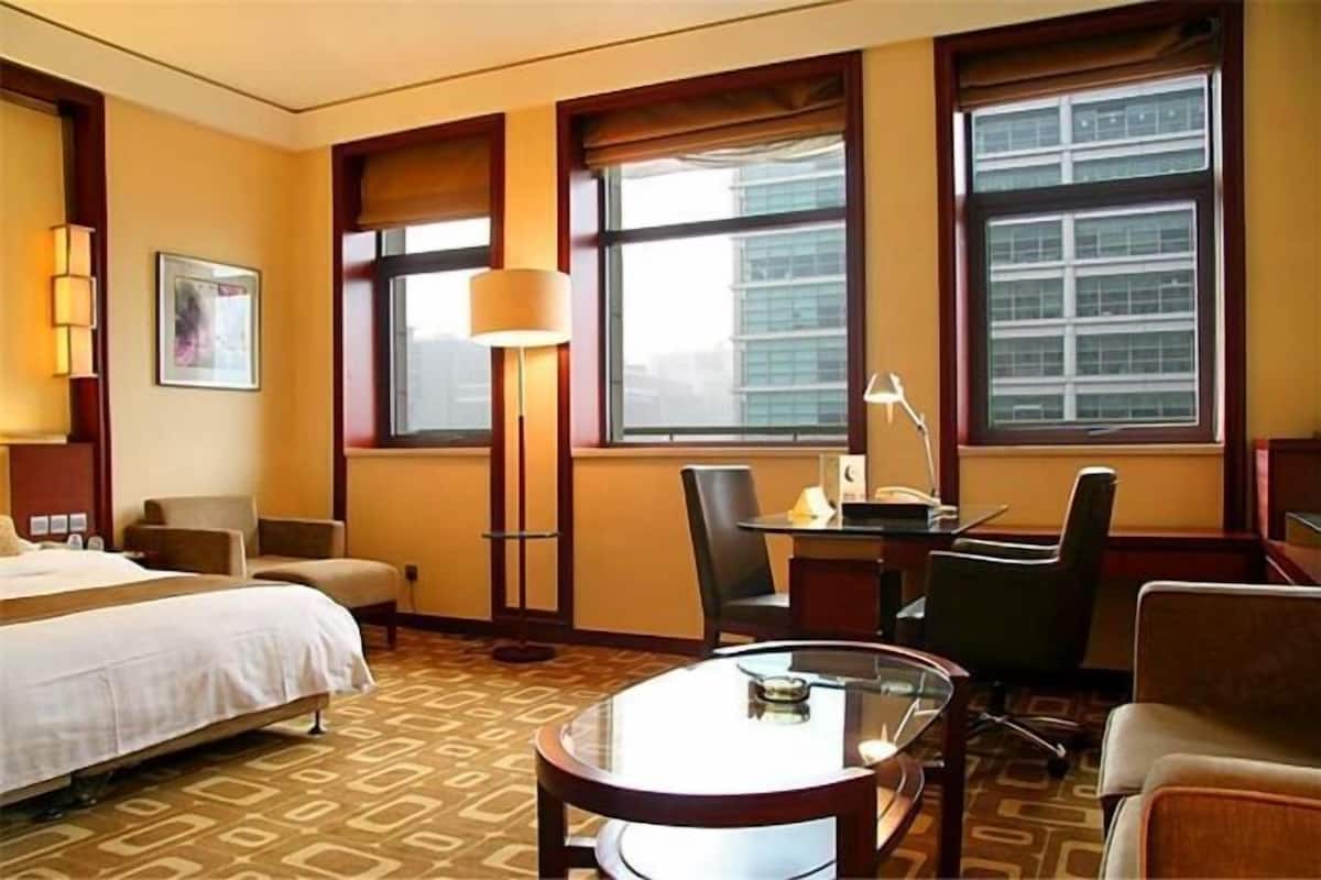 1 slaapkamer, een minibar, een kluis op de kamer, een bureau