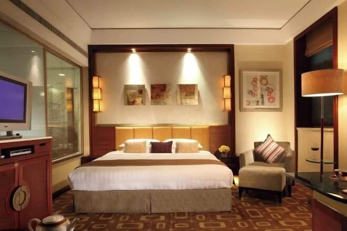 1 slaapkamer, een minibar, een kluis op de kamer, een bureau