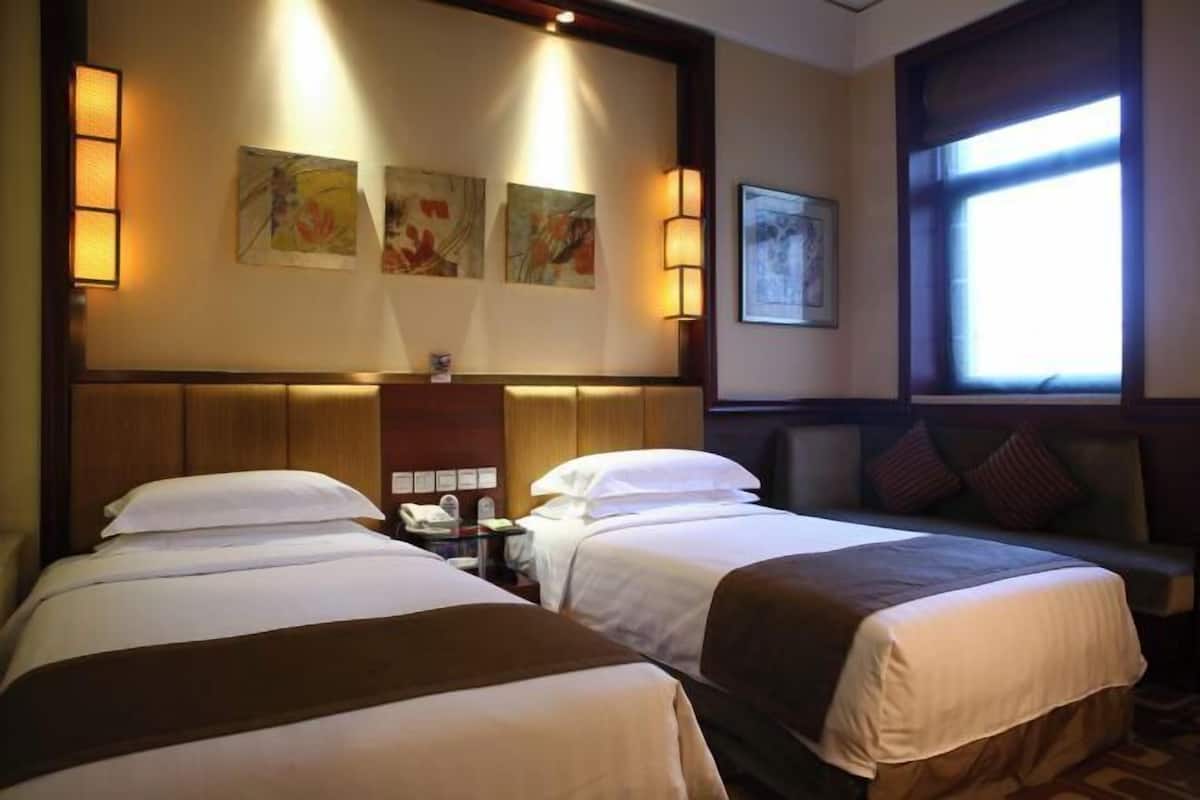 Minibar, in-room safe, desk, laptop workspace