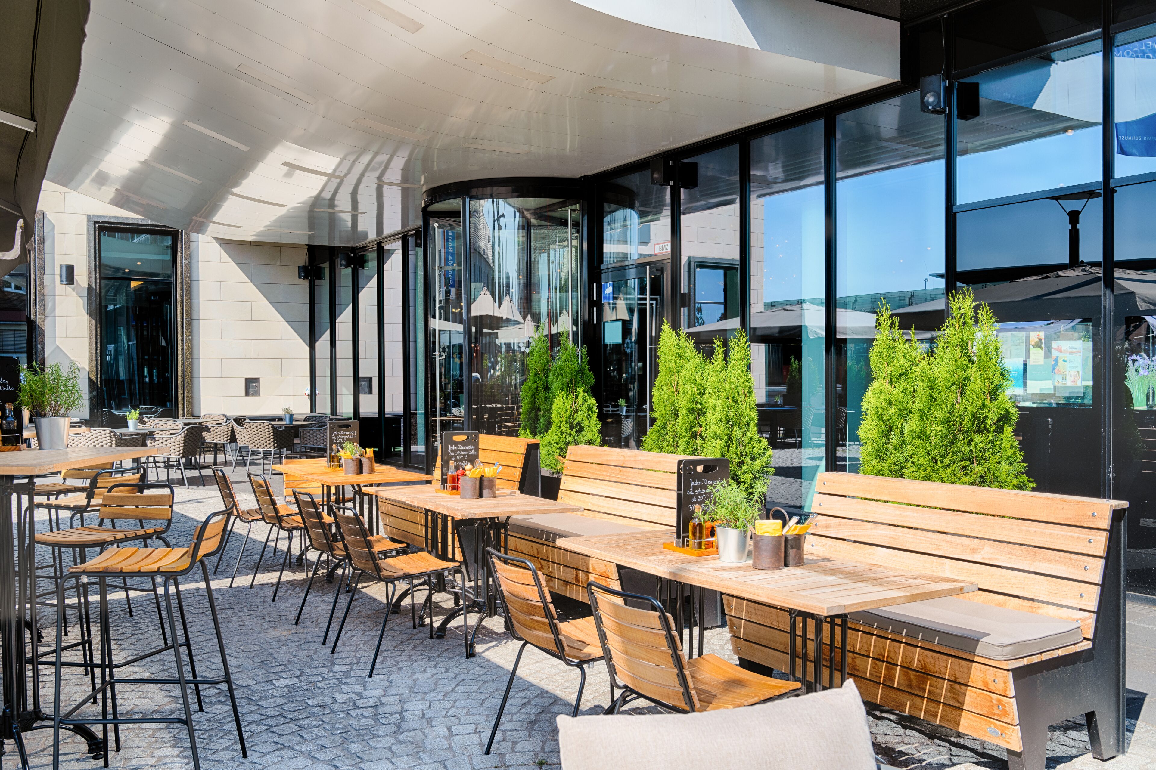 breakfast and dinner served, international cuisine