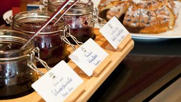 Dagelijks ontbijtbuffet (EUR 22 per persoon)