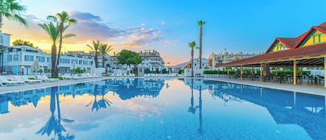 Indoor pool, 2 outdoor pools, pool umbrellas, pool loungers
