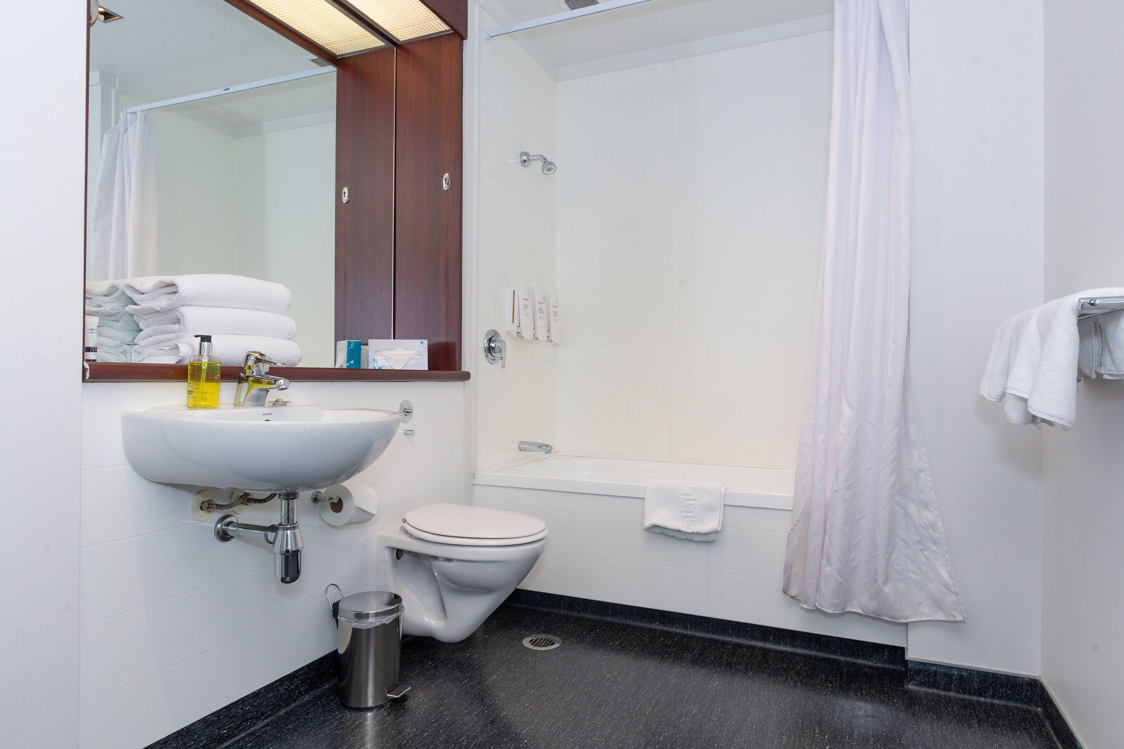 A bathroom with a sink, toilet, and bathtub.