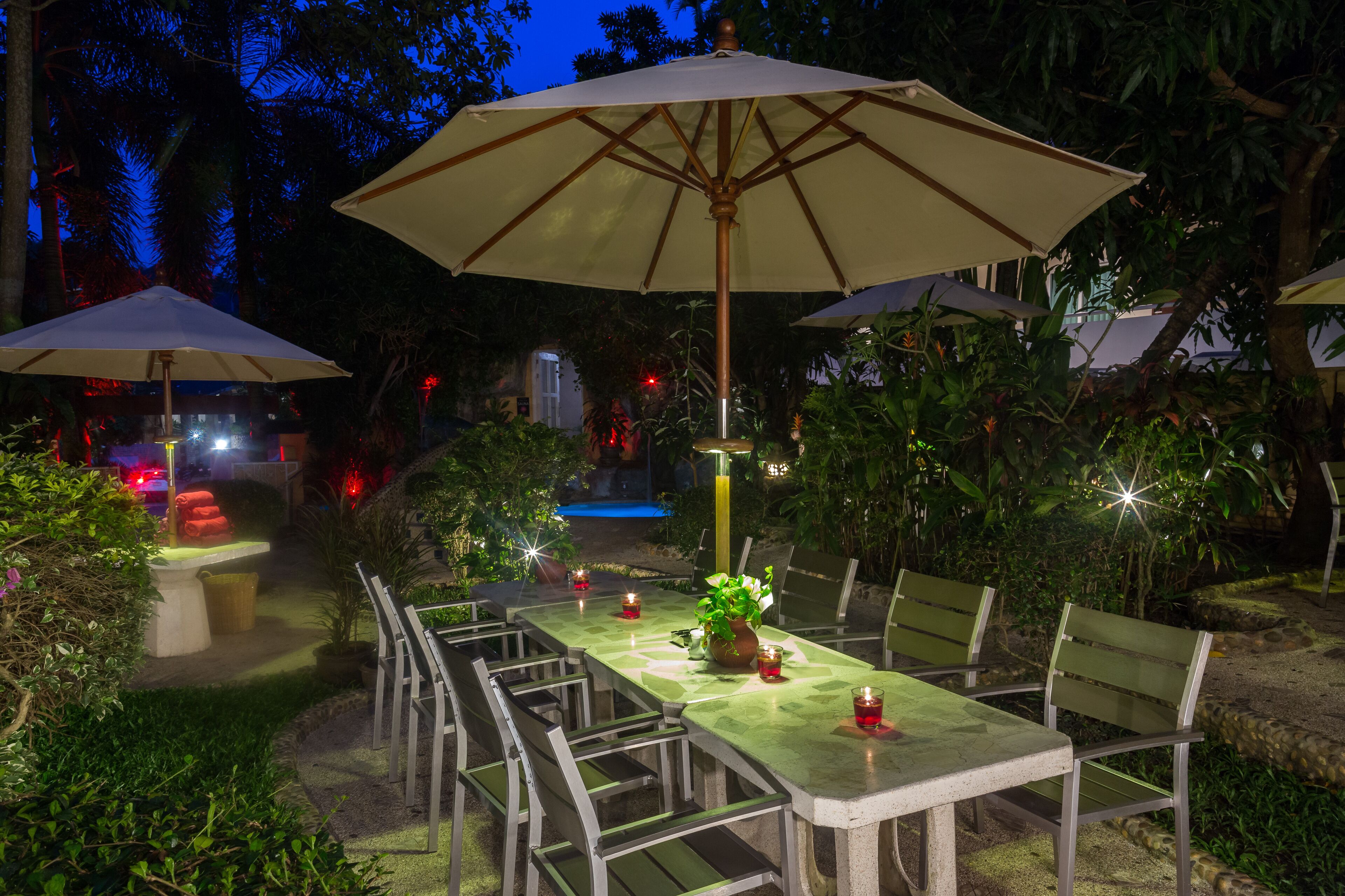 Breakfast, lunch, dinner served; international cuisine, pool views 