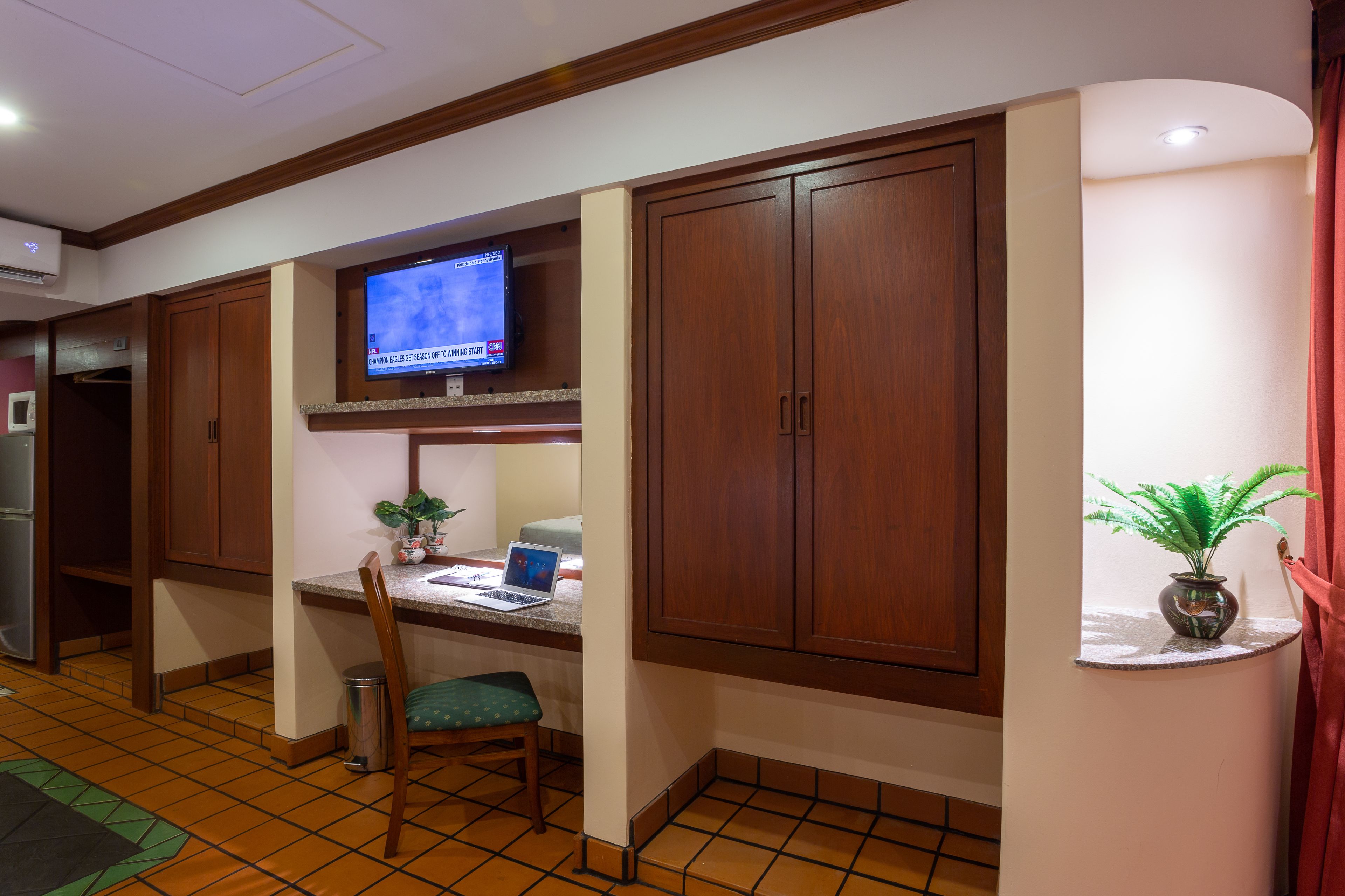 1 bedroom, egyptian cotton sheets, premium bedding, down duvets