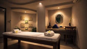 Couples treatment room(s), hot tub, steam room, body treatments