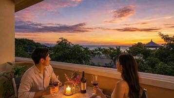 Quarto exclusivo, 1 cama King, geladeira e micro-ondas, vista para o oceano | Vista para praia/oceano