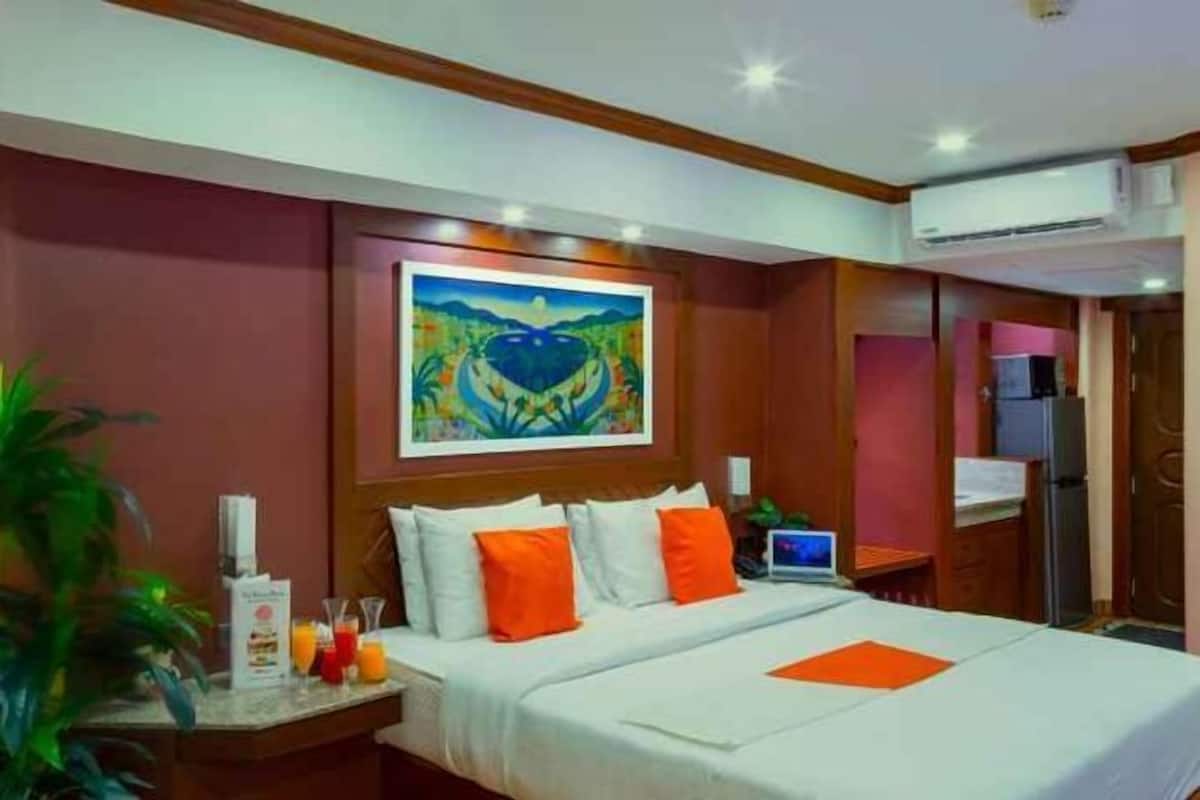 Egyptian cotton sheets, premium bedding, down duvets, pillow-top beds