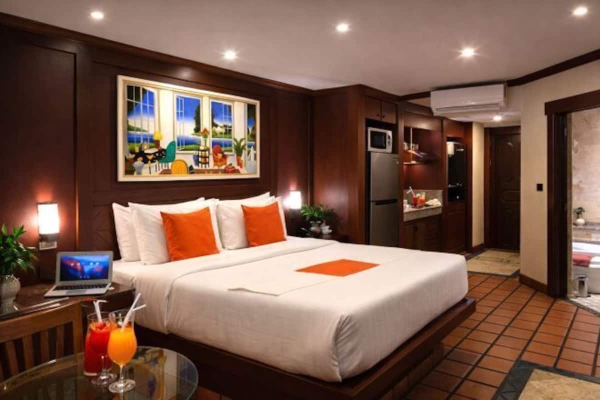 Egyptian cotton sheets, premium bedding, down duvets, pillow-top beds