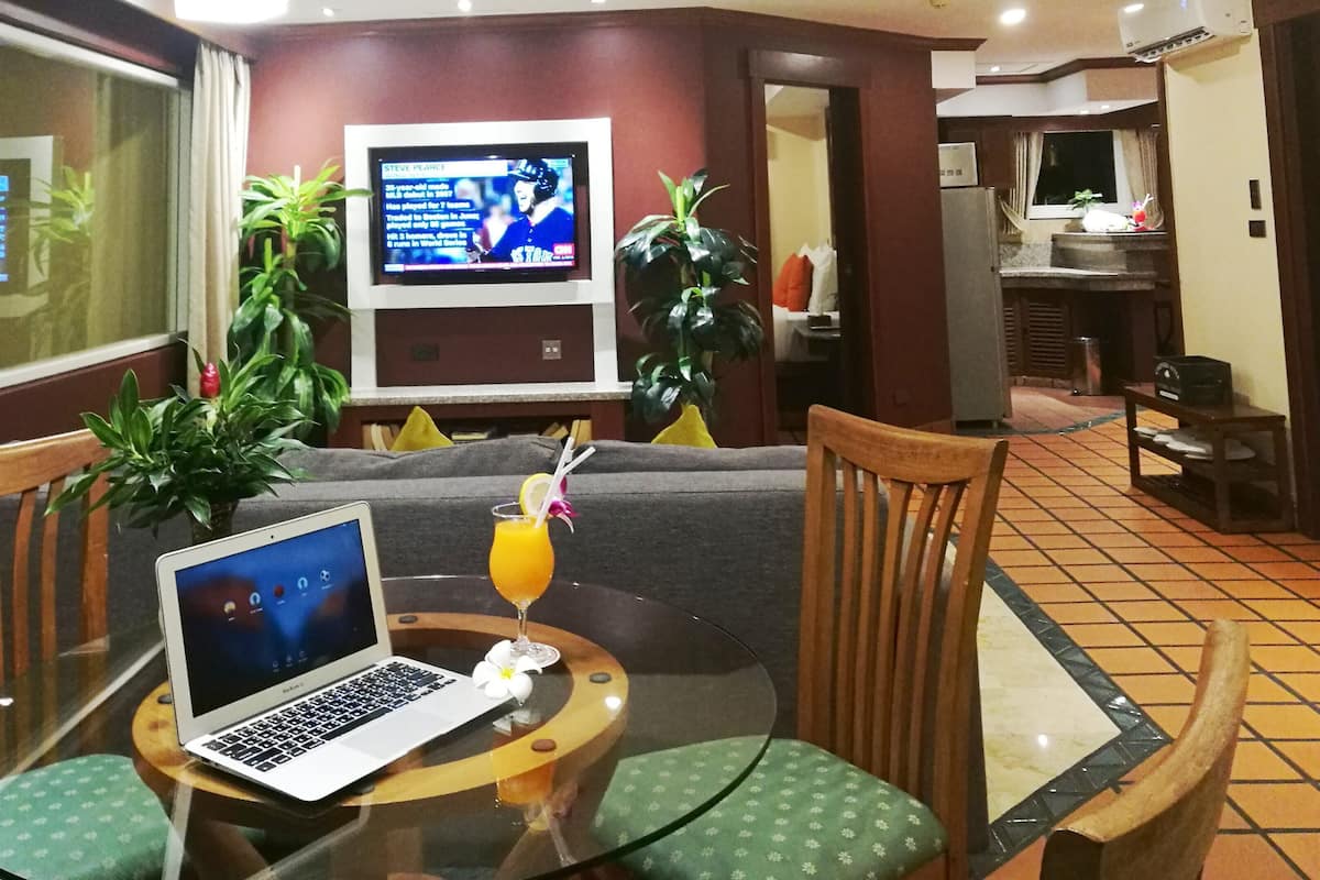 Een 32-inch ledtelevisie met digitale zenders en een televisie