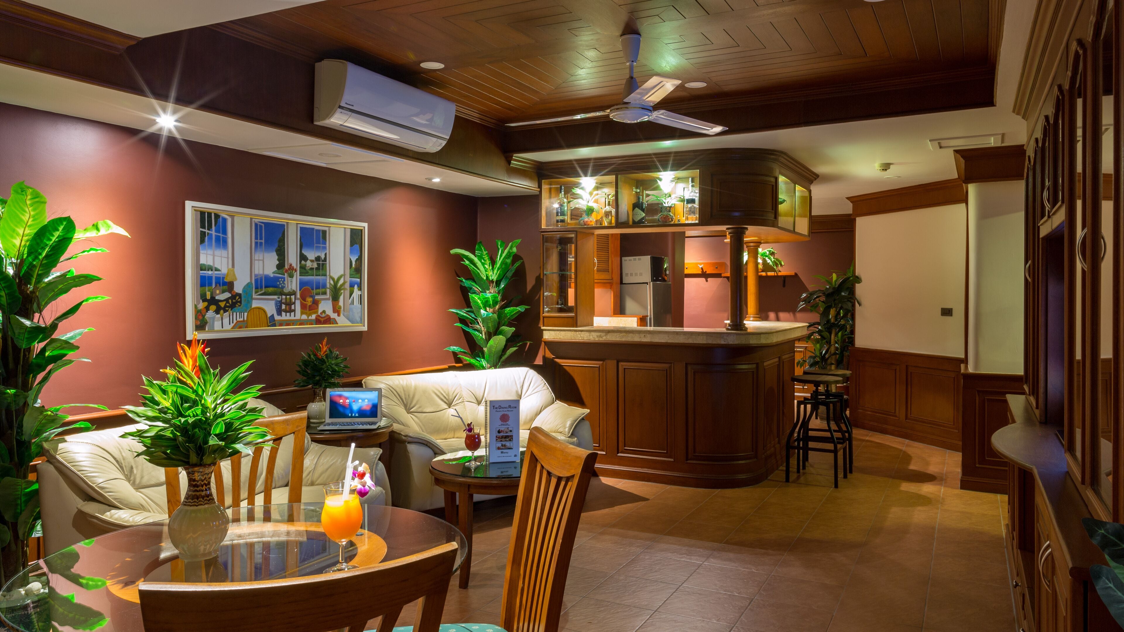 1 bedroom suite | living area | 32-inch led tv with digital channels, tv, streaming services