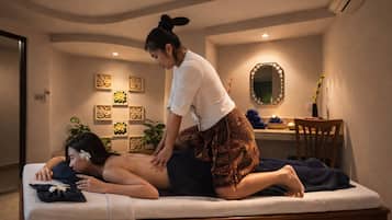 Espace de soins pour les couples, bain Ă remous, hammam, soins corporels