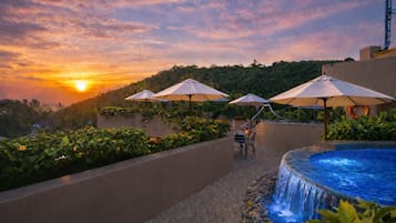 Outdoor pool, pool umbrellas, sun loungers