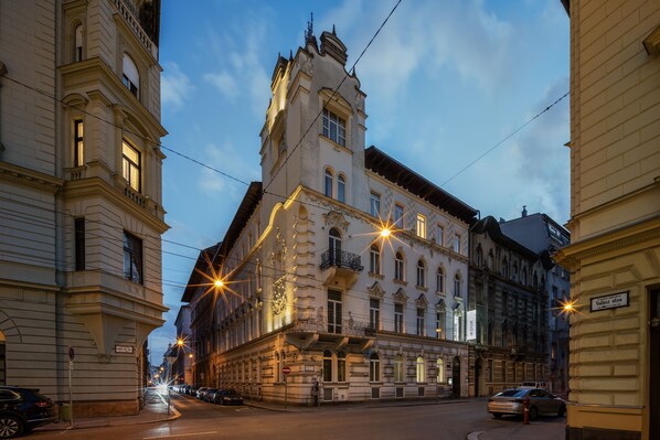 Exterior - Ikonik Parlament (Budapest)