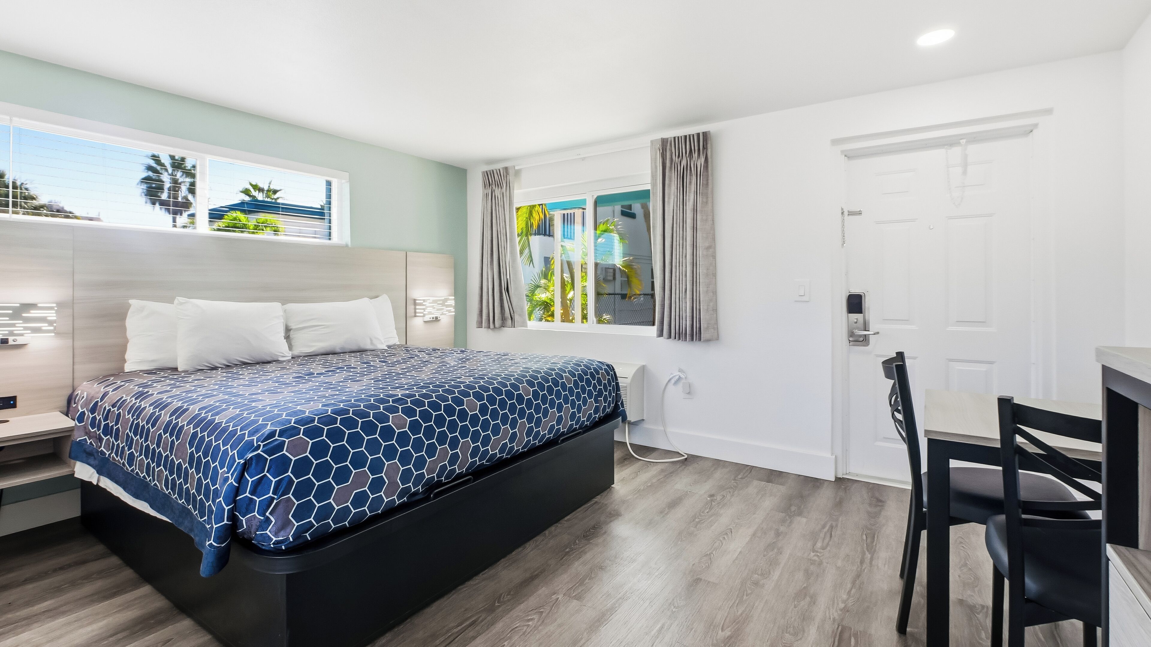 华丽客房, 1 张特大床, 无障碍浴缸, 简易厨房 |  高档床上用品、加厚床垫、熨斗/熨板、免费 WiFi