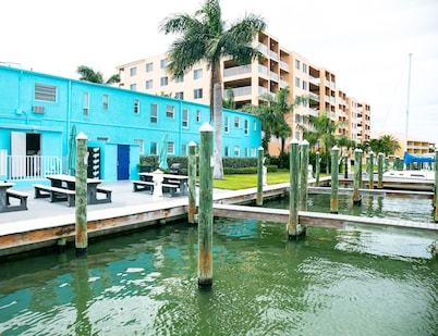 The Bayside Inn & Marina
