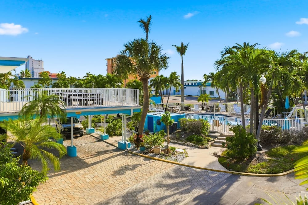 The Bayside Inn & Marina