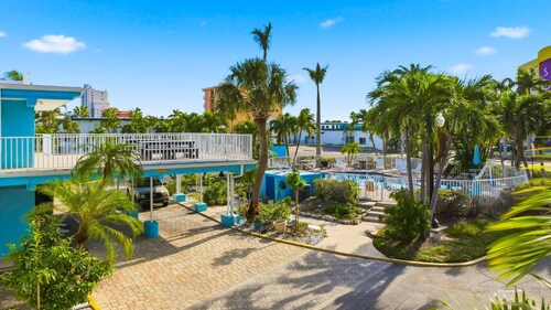 The Bayside Inn & Marina